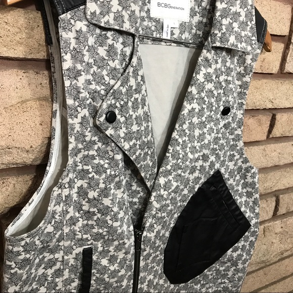 Black and White Patterned Vest - Picture 2 of 4